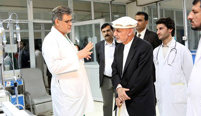 رييس جمهور از شفاخانۀ وزيراکبرخان و صحت طفل اندراگاندی بازديد کرد